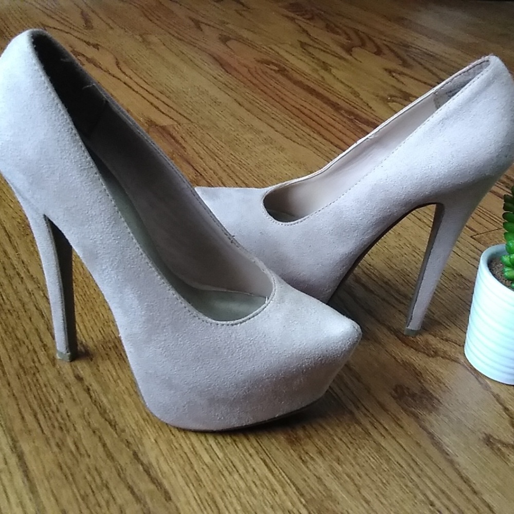 Brash Size 5 Nude High Heel Pump